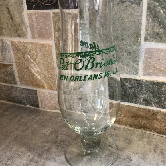 Set of two vintage Pat O'Brien's glasses, hurricane & stemmed cocktail - Picture 3 of 6